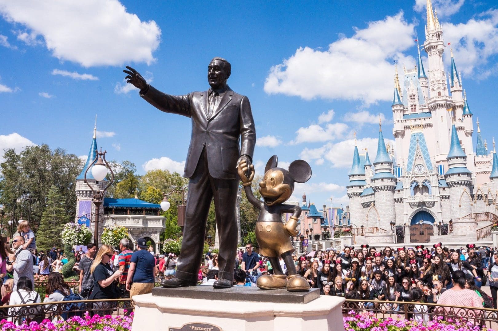 5 Things You Need to Know Right Now About Your Disney Group Trip Banner Image